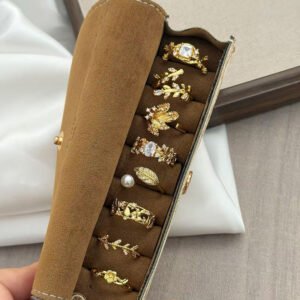 Women Wear Niche Leaf Rings In Ancient Times